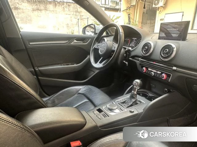 Audi A3 2018 Белый из Китая, фото 4
