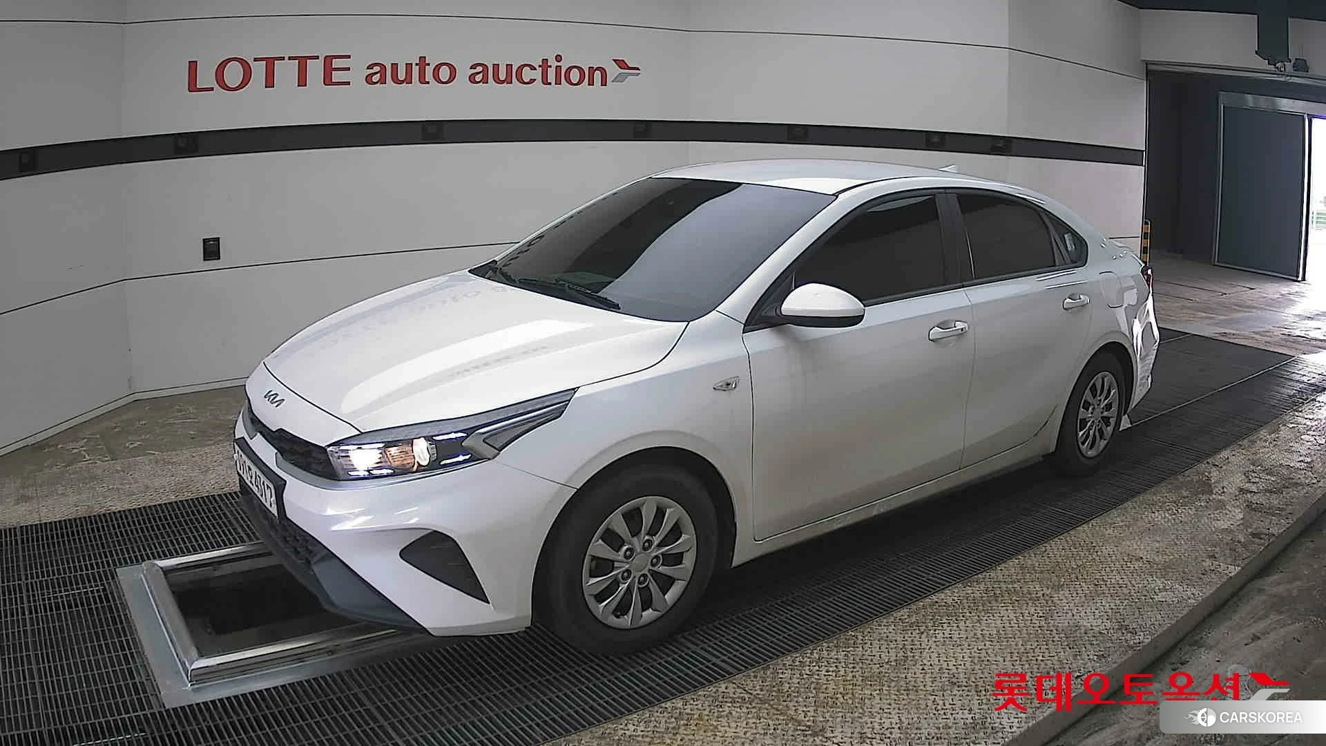 Kia K3 2022 Snow White Pearl из Кореи, фото 4