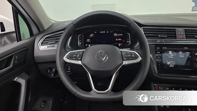 Volkswagen Tiguan second Generation 2024 Белый из Кореи, фото 4