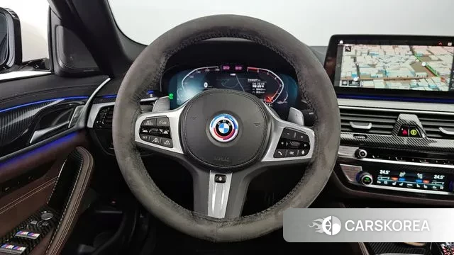 BMW 5 Series (G30) 2023 Белый из Кореи, фото 4