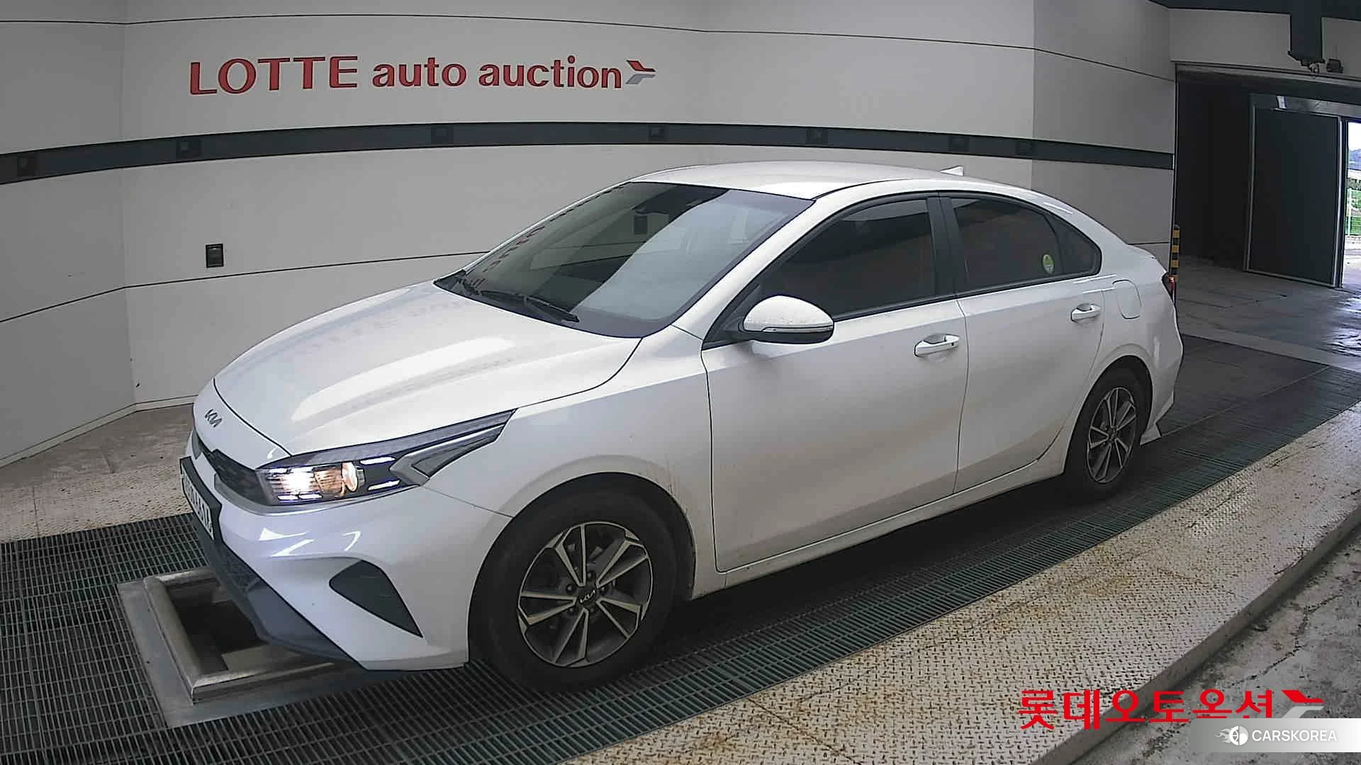 Kia K3 2022 Snow White Pearl из Кореи, фото 4