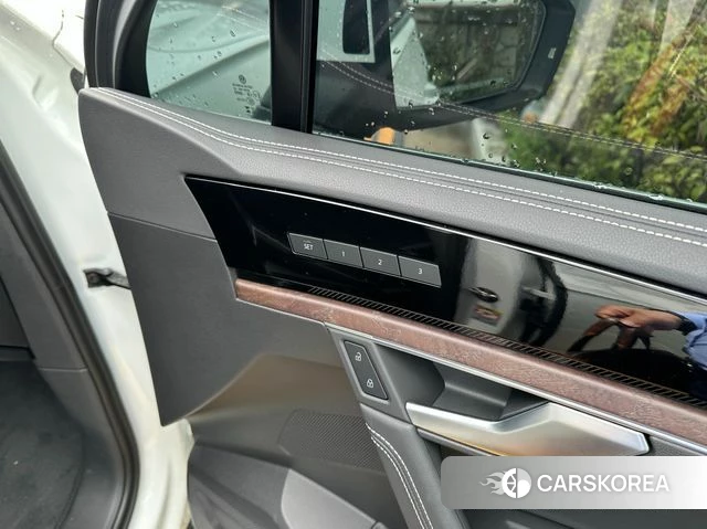 Volkswagen Touareg 3rd generation 2026 Белый из Кореи, фото 4