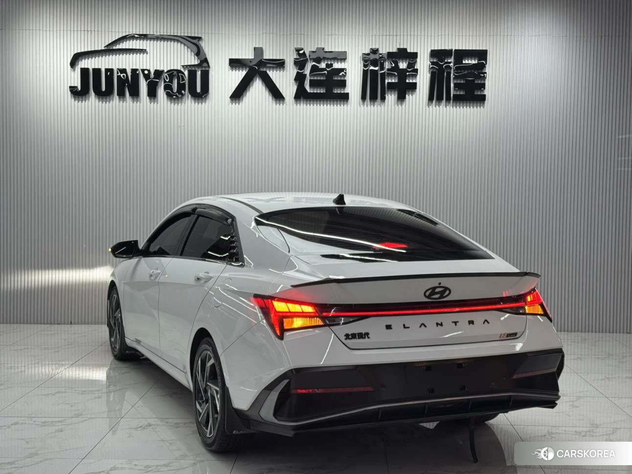 Hyundai Elantra 2023 Белый из Китая, фото 4