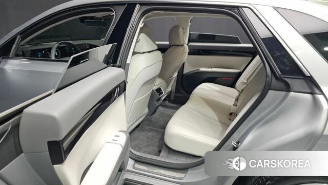 Hyundai Grandeur (GN7) 2023 Серебристо-серый из Кореи, фото 4