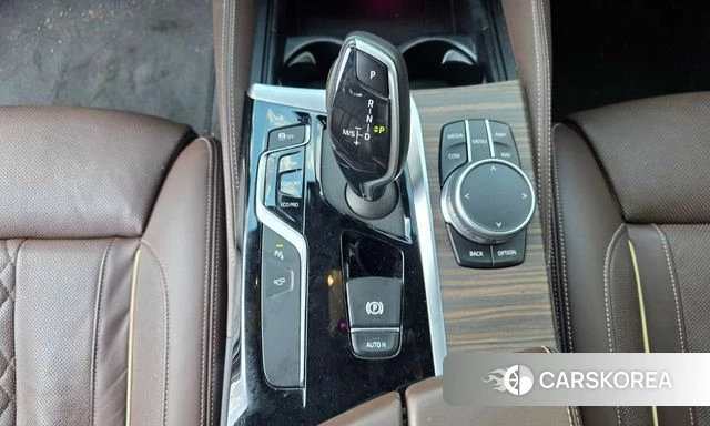 BMW 5 Series (G30) 2019 Жемчужный цвет из Кореи, фото 4