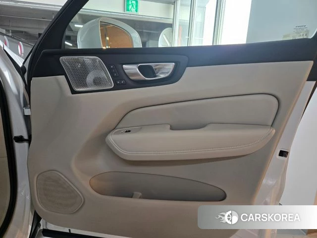 Volvo XC60 second Generation 2026 Белый из Кореи, фото 4