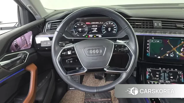 Audi e-Tron 2021 Белый из Кореи, фото 4