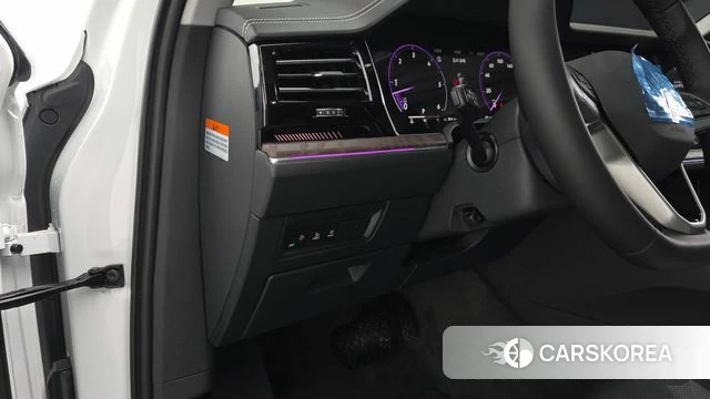 Volkswagen Touareg 3rd generation 2026 Белый из Кореи, фото 4