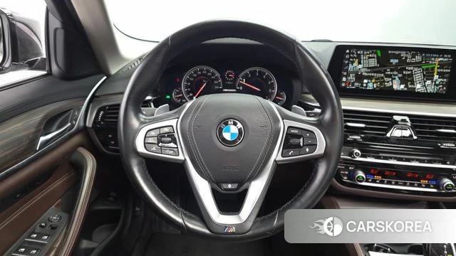 BMW 5 Series (G30) 2018 Белый из Кореи, фото 4