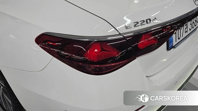 Mercedes-Benz E-Class W214 2025 Белый из Кореи, фото 4