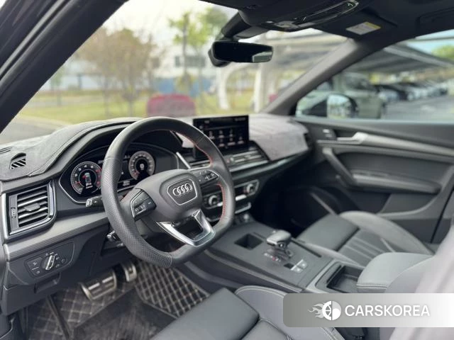 Audi Q5L 2023 Темно-серый из Китая, фото 4