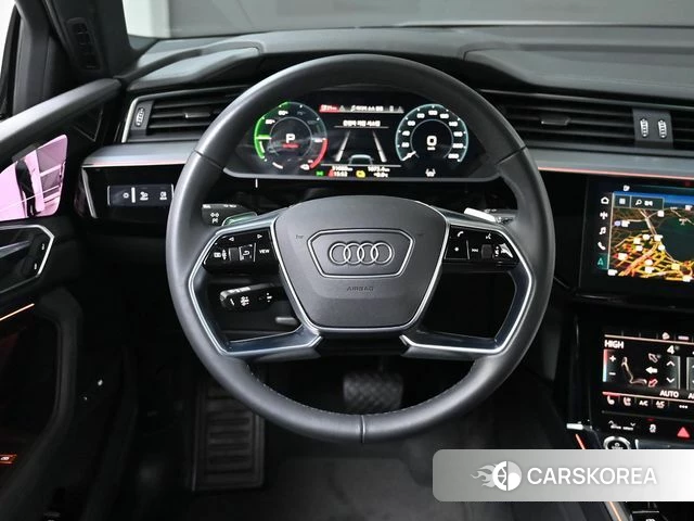 Audi e-Tron 2022 Синий из Кореи, фото 4