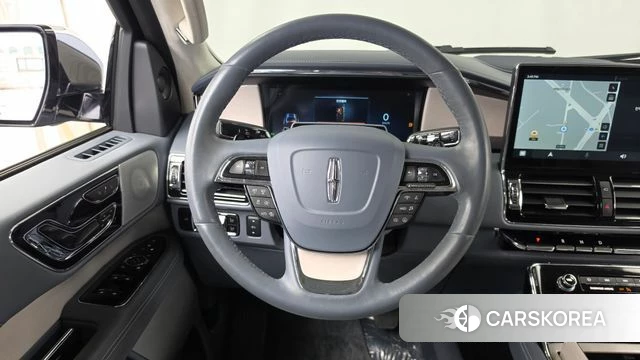 Lincoln Navigator 4th generation 2023 Светло-серебряный цвет из Кореи, фото 4