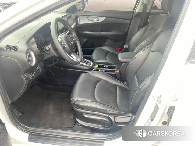 Kia The New K3 2nd generation 2022 Белый из Кореи, фото 4