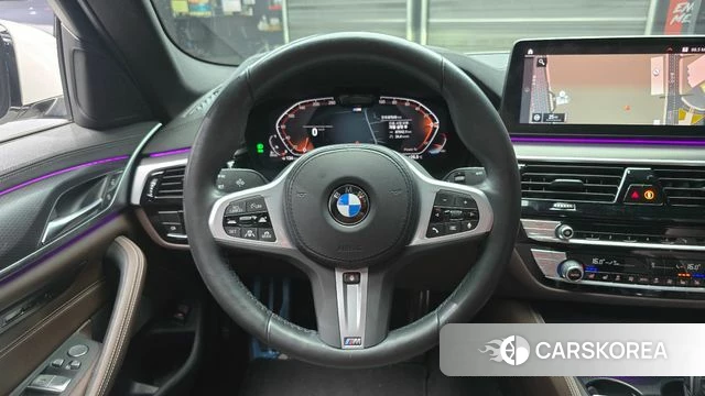 BMW 5 Series (G30) 2023 Белый из Кореи, фото 4