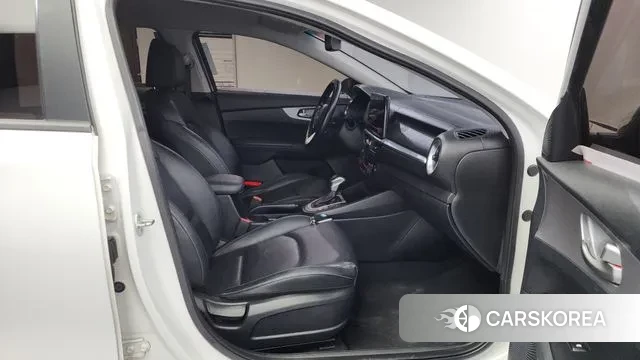 Kia The New K3 2nd generation 2021 Белый из Кореи, фото 4