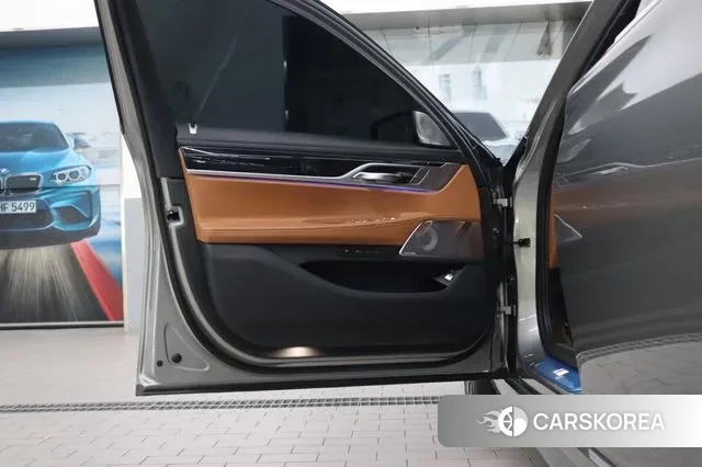 BMW 7 Series (G11) 2022 Серебряный из Кореи, фото 4