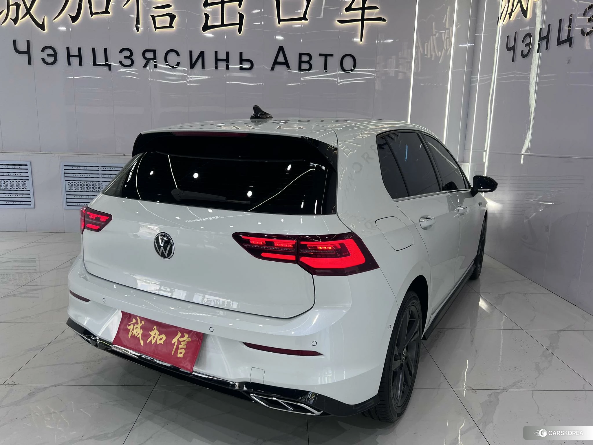 Volkswagen Golf 2023 Белый из Китая, фото 4
