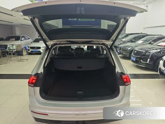 Volkswagen Tiguan L 2021 Серебристо-серый из Китая, фото 4