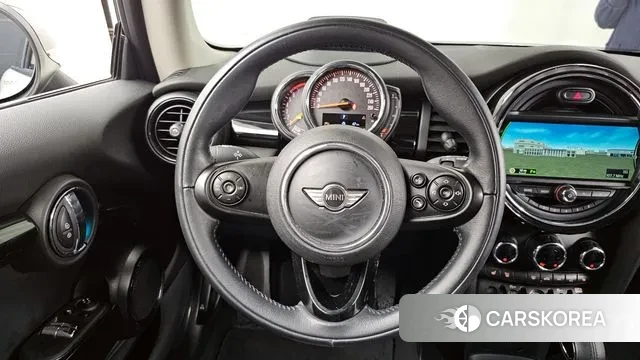 Mini Cooper 2018 Жемчужный цвет из Кореи, фото 4
