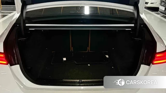 BMW 5 Series (G60) 2024 Белый из Кореи, фото 4