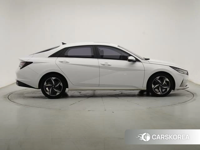 Hyundai Elantra 2023 Белый из Китая, фото 4