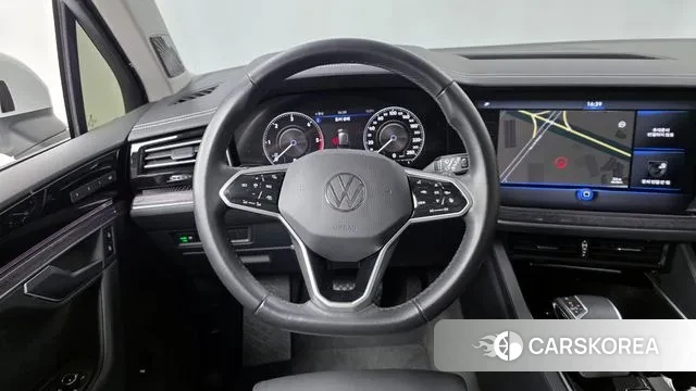 Volkswagen Touareg 3rd generation 2020 Белый из Кореи, фото 4