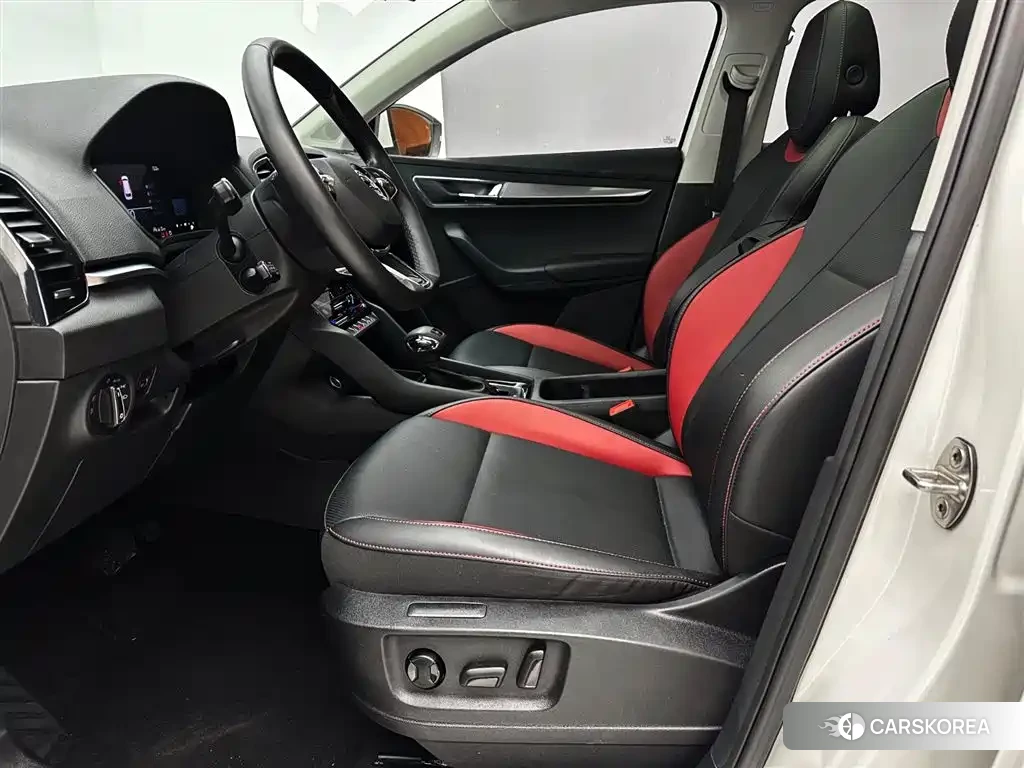 Skoda Karoq 2022 Белый из Китая, фото 4