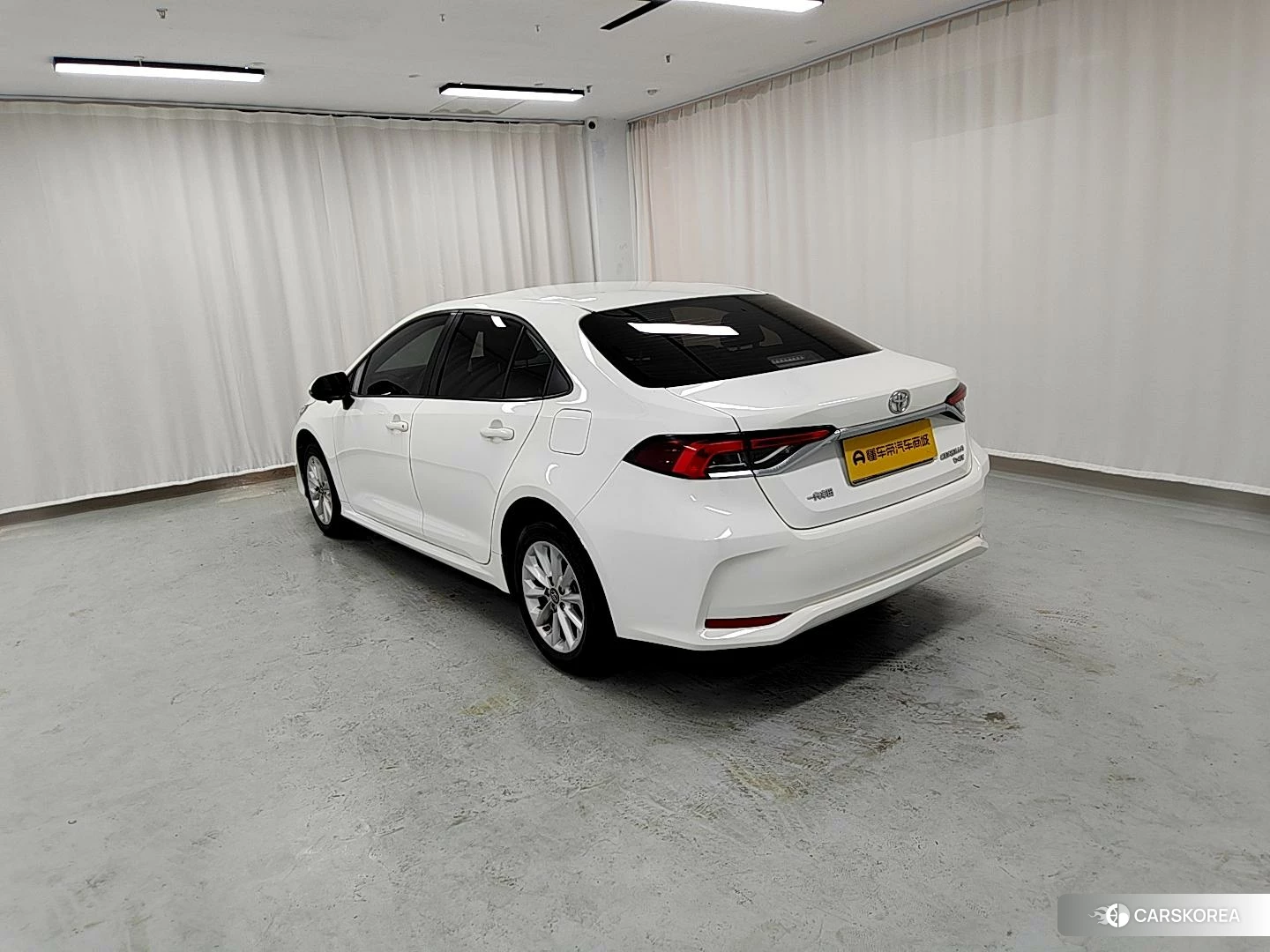 Toyota Corolla 2021 Белый из Китая, фото 4