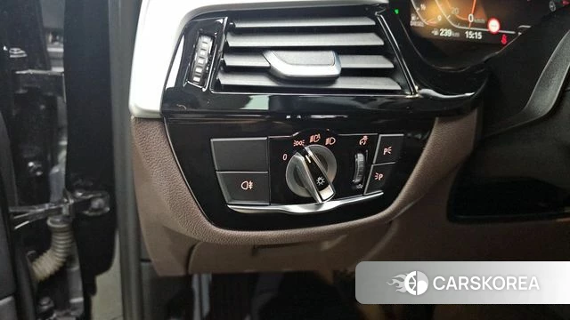 BMW 5 Series (G30) 2023 Черный из Кореи, фото 4