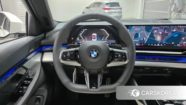 BMW 5 Series (G60) 2025 Белый из Кореи, фото 4