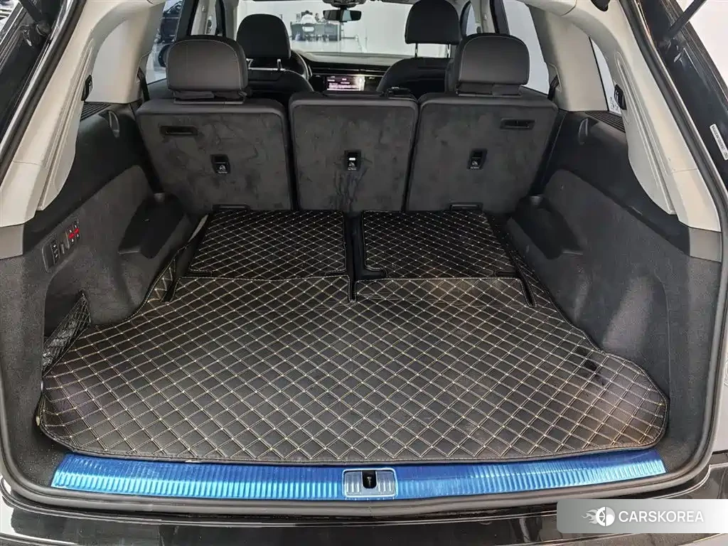 Audi Q7 2025 Черный из Китая, фото 4