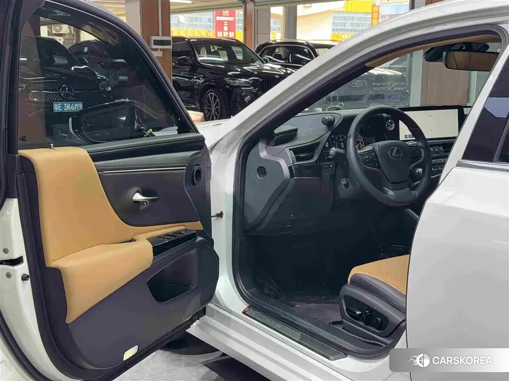 Lexus ES 2023 Белый из Китая, фото 4