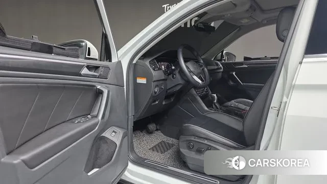 Volkswagen Tiguan second Generation 2022 Белый из Кореи, фото 4