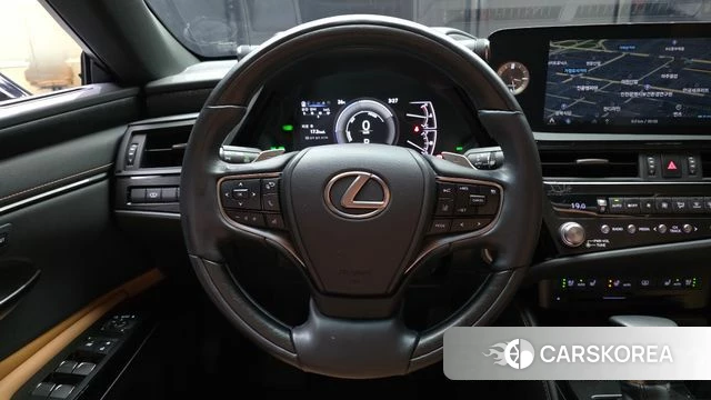 Lexus ES300h 7th generation 2021 Белый из Кореи, фото 4