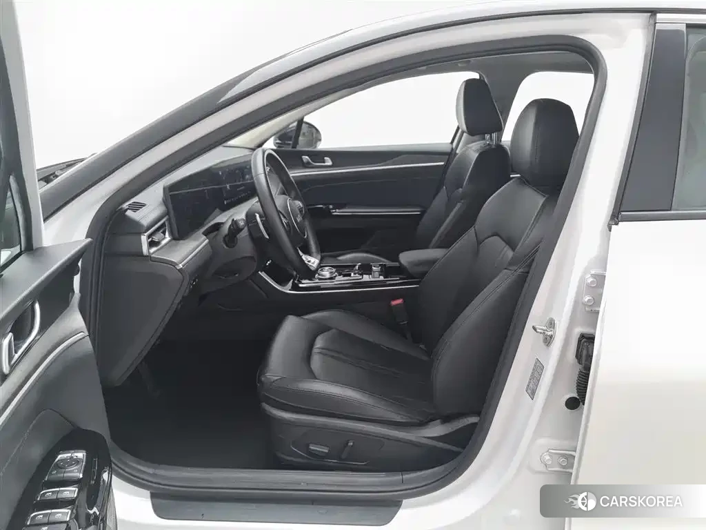 Kia K5 2023 Белый из Китая, фото 4