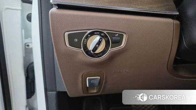 Mercedes-Benz E-Class W213 2022 Белый из Кореи, фото 4