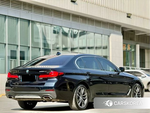 BMW 5 series 2023 Черный из Китая, фото 4