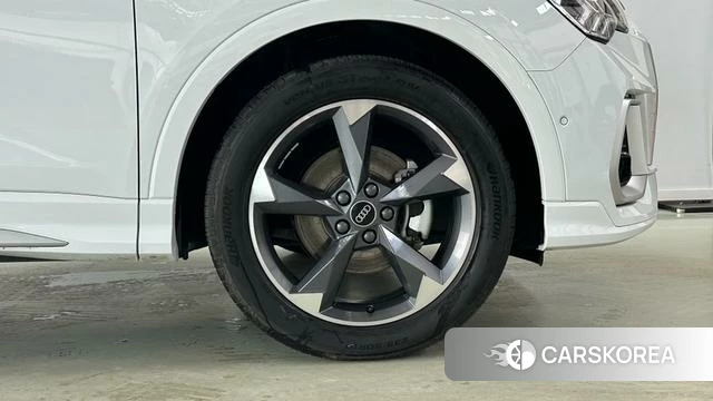 Audi Q3 2024 Белый из Китая, фото 4