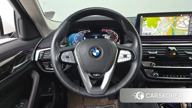 BMW 5 Series (G30) 2023 Белый из Кореи, фото 4