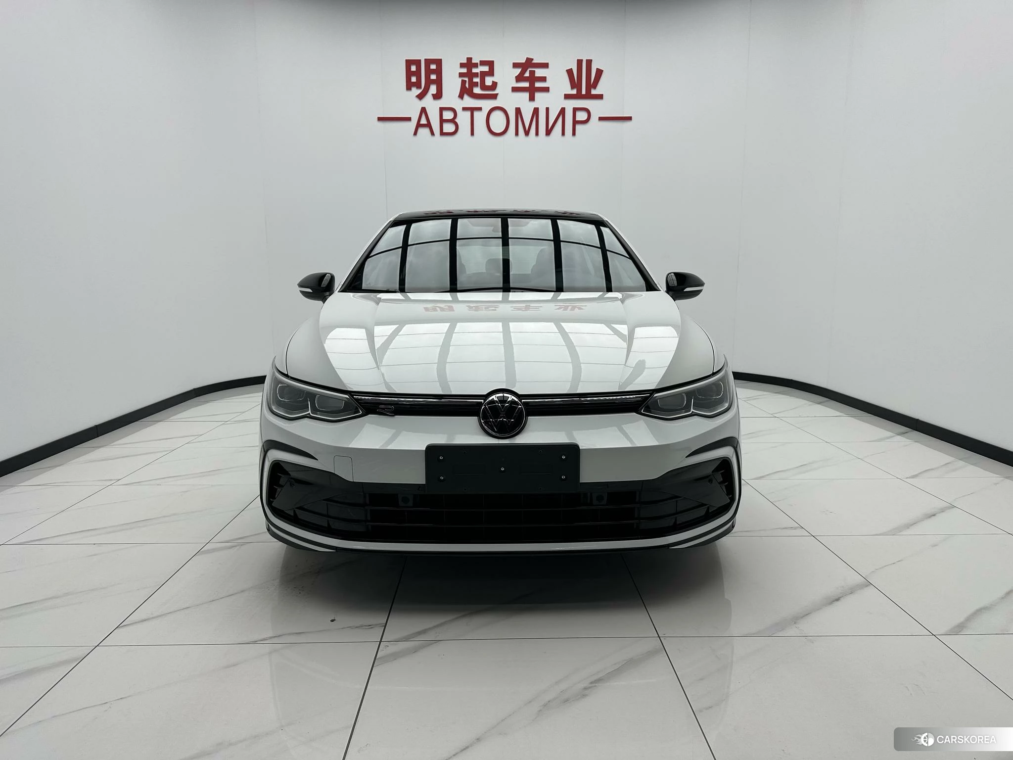 Volkswagen Golf 2023 Белый из Китая, фото 4