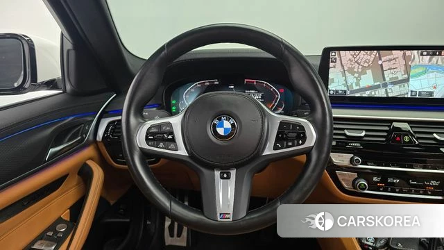 BMW 5 Series (G30) 2023 Белый из Кореи, фото 4
