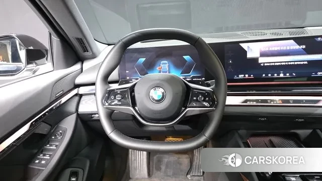 BMW 5 Series (G60) 2023 Черный из Кореи, фото 4