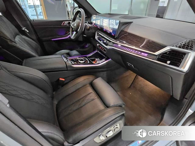 BMW X5 (G05) 2025 Светло-серебряный цвет из Кореи, фото 4