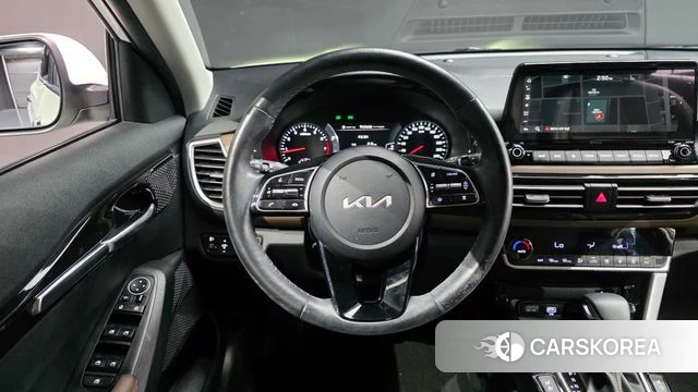 Kia Seltos 2022 Белый из Кореи, фото 4