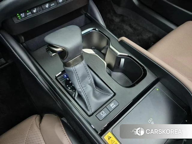 Lexus ES300h 7th generation 2026 Белый из Кореи, фото 4