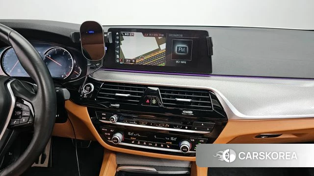 BMW 5 Series (G30) 2018 Белый из Кореи, фото 4