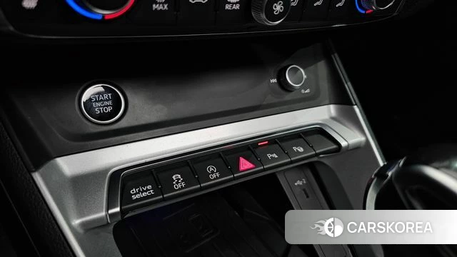 Audi Q3 (F3) 2023 Белый из Кореи, фото 4