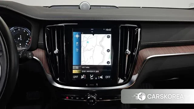 Volvo V60 Cross-Country 2nd Generation 2021 Серый из Кореи, фото 4