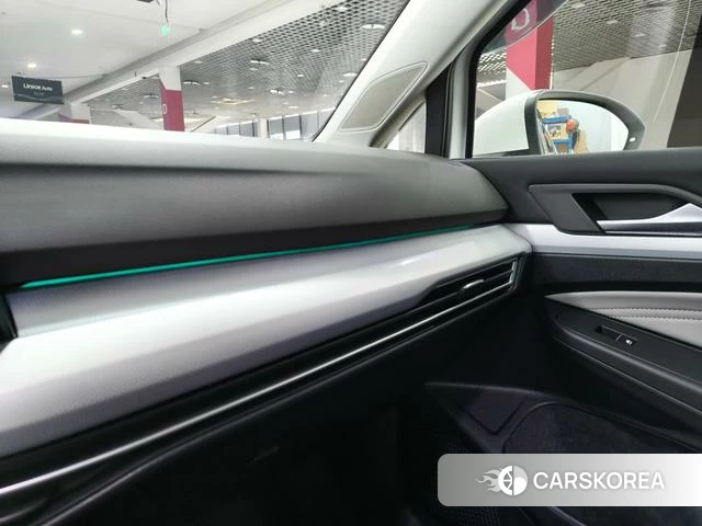 Volkswagen Golf 2023 Белый из Китая, фото 4